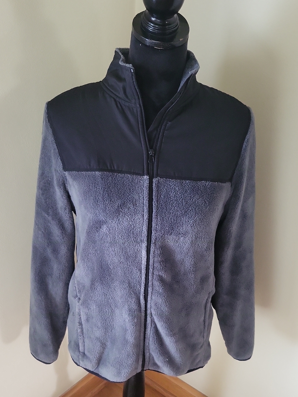 LEG3ND Women's Grey Fleece Full-Zip Jacket with Contrast Yoke Size Small